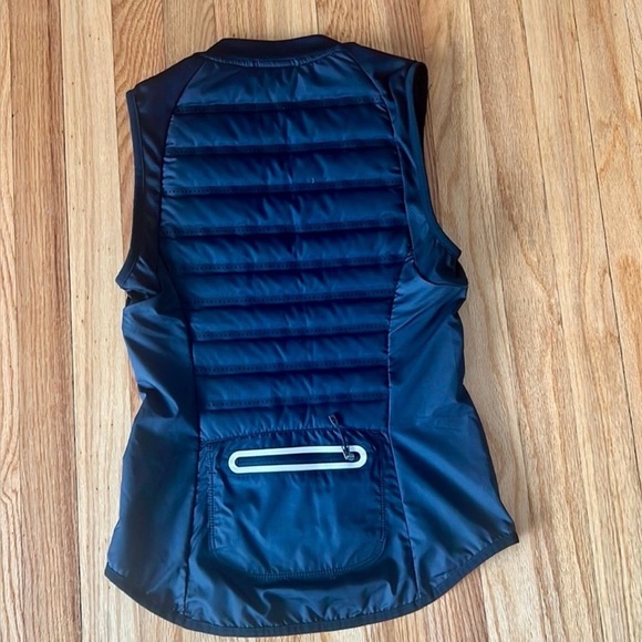 Nike running aeroloft 800 balck vest women’s size Xs - Picture 7 of 8